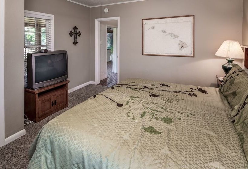 Lady Marmalade S River Cottage  Five Bedroom Cabin