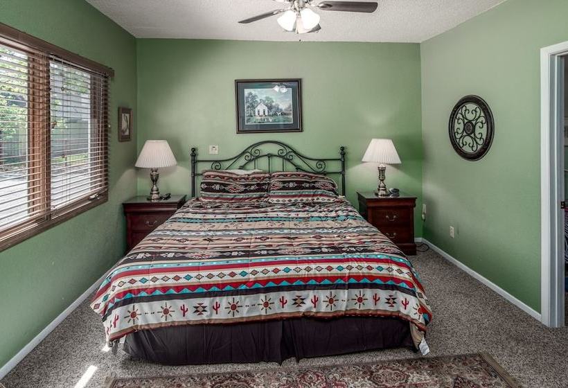 Lady Marmalade S River Cottage  Five Bedroom Cabin