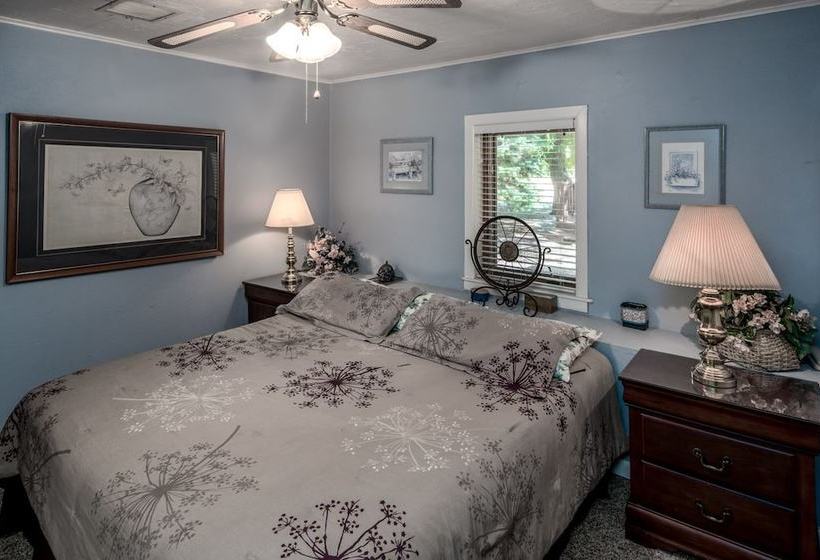 Lady Marmalade S River Cottage  Five Bedroom Cabin