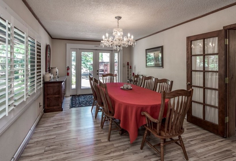 Lady Marmalade S River Cottage  Five Bedroom Cabin