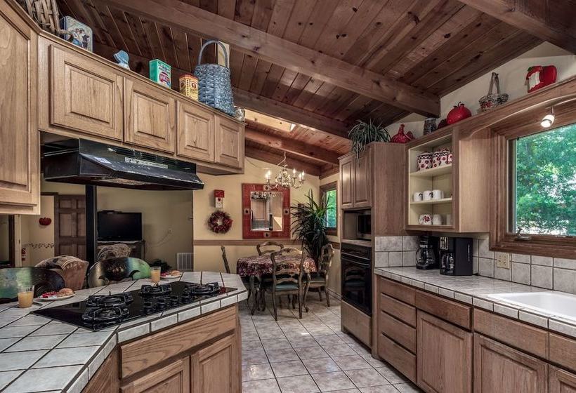 Lady Marmalade S River Cottage  Five Bedroom Cabin