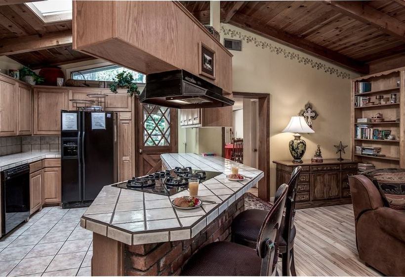 Lady Marmalade S River Cottage  Five Bedroom Cabin