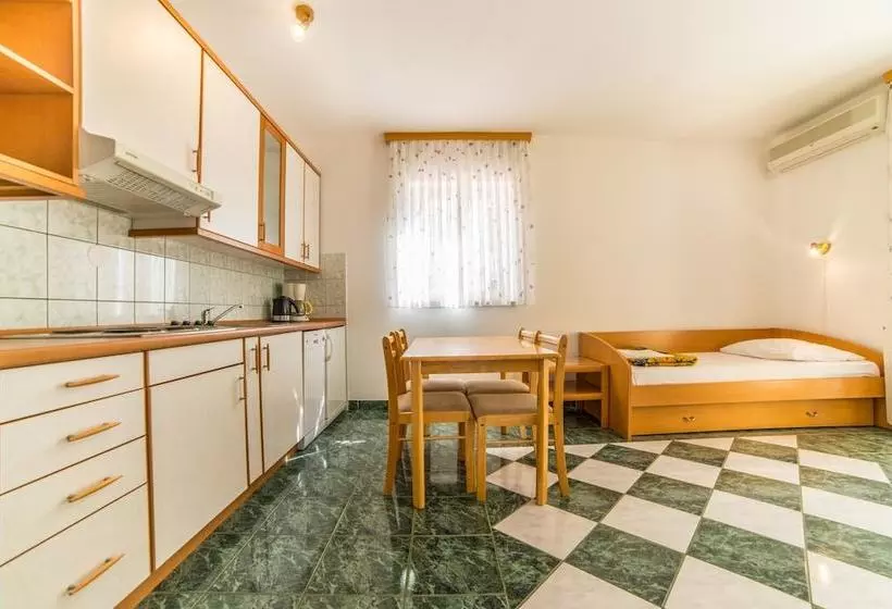 Apartments Ljiljana