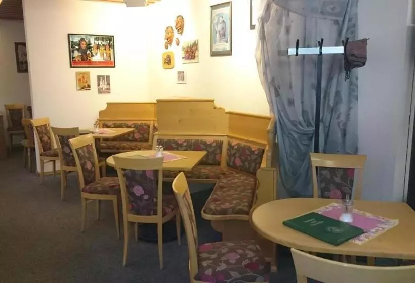 Hotelli Gästehaus Café Heck