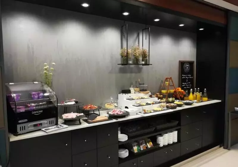 هتل B&B Ciudad de Lleida