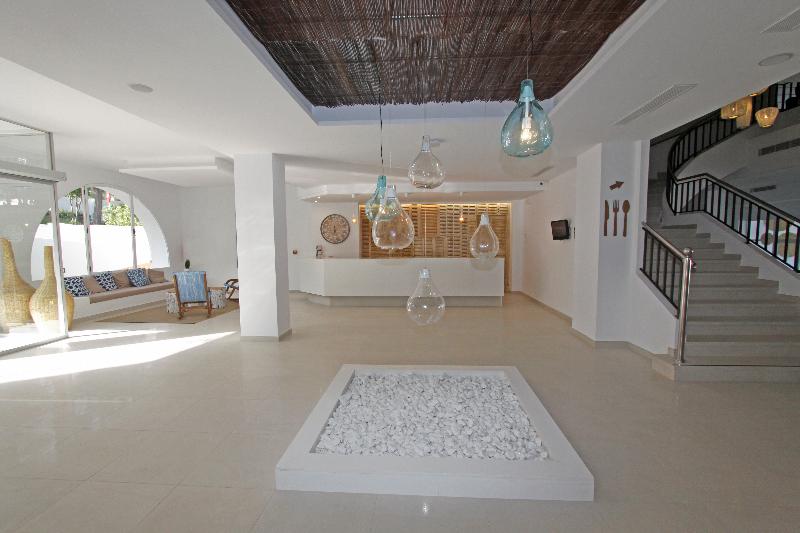 Bg Hotel Portinatx Beach Club