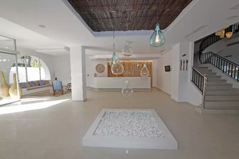 Bg Hotel Portinatx Beach Club