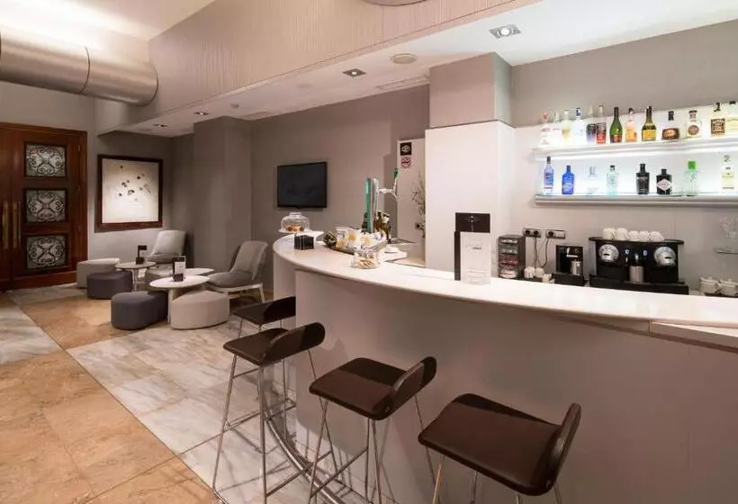 Отель Catalonia Gracia