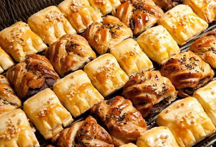 Отель Catalonia Gracia