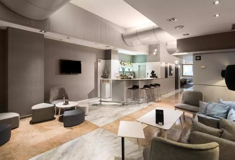 Отель Catalonia Gracia