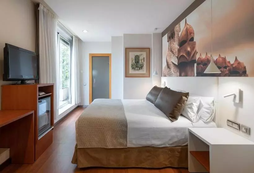 Отель Catalonia Gracia