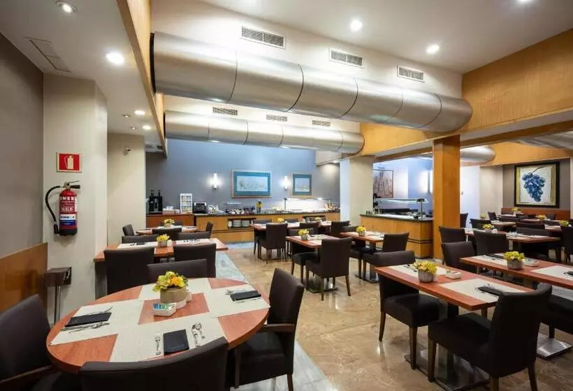 Отель Catalonia Gracia