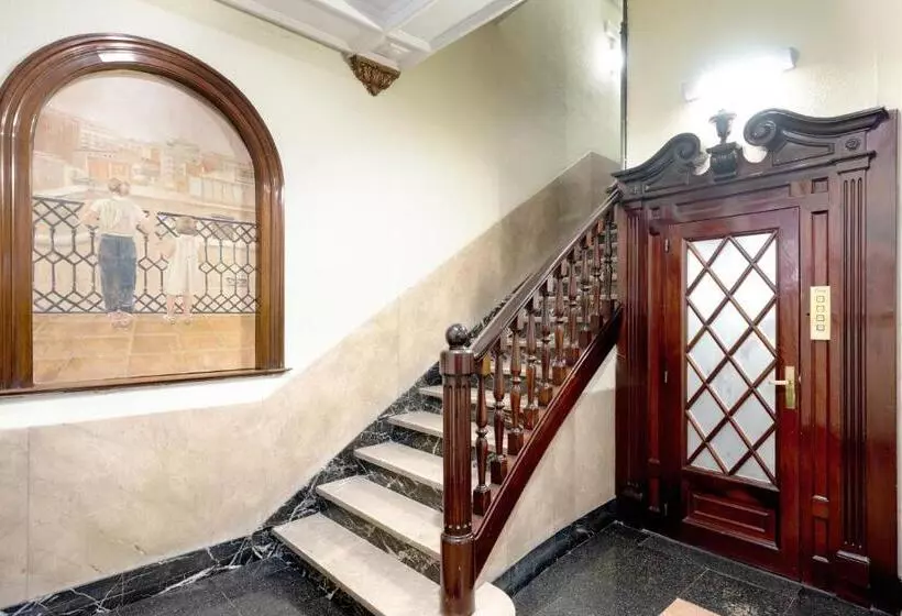 Отель Catalonia Gracia