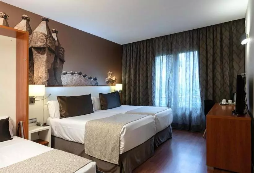 Отель Catalonia Gracia