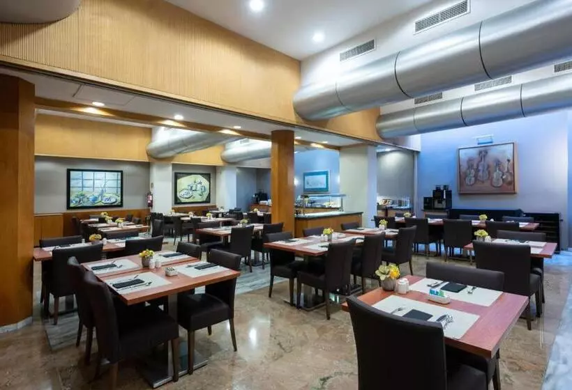 Отель Catalonia Gracia