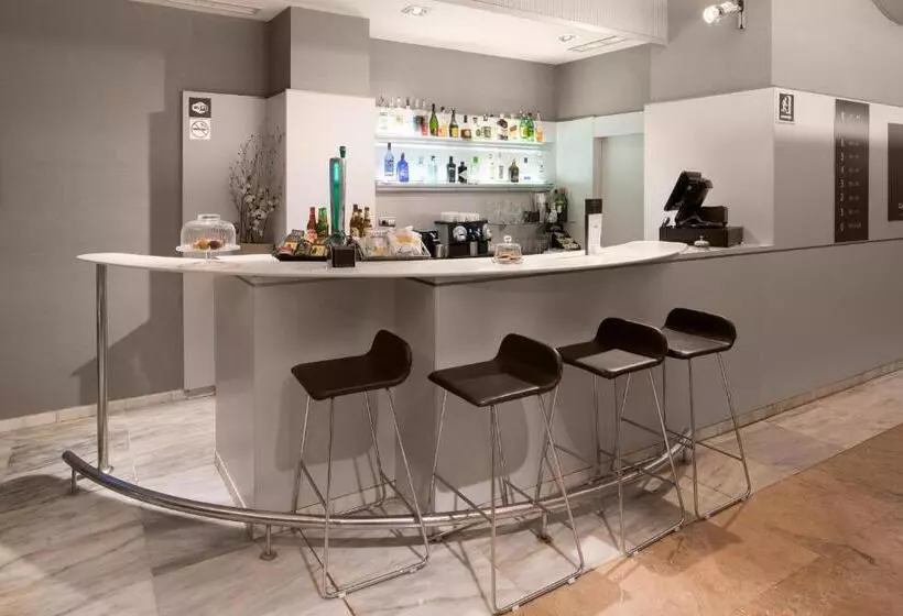 Отель Catalonia Gracia