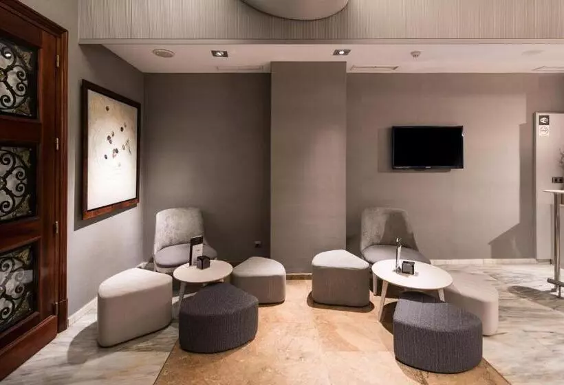 Отель Catalonia Gracia