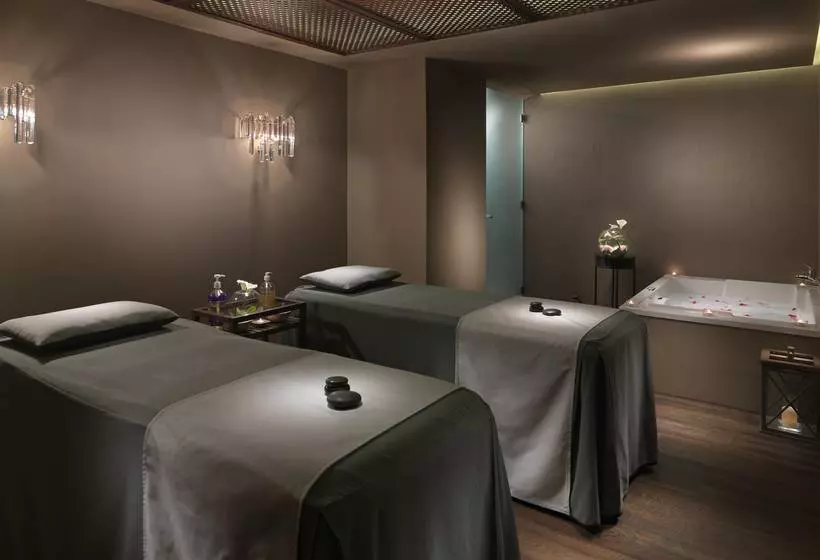 هتل H10 Conquistador