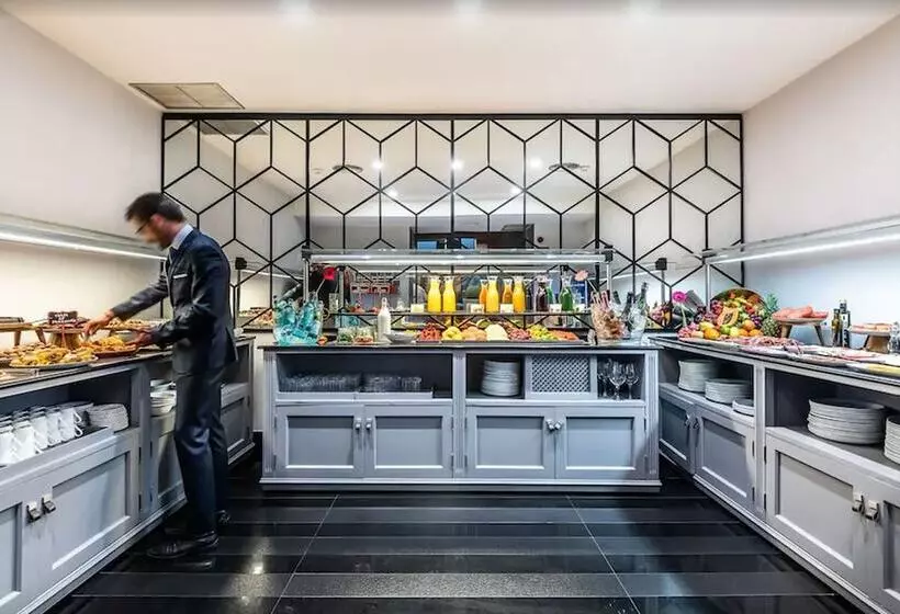 هتل Intelier Palacio San Martin