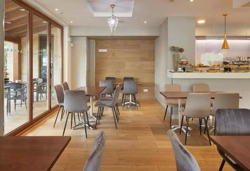 ホテル Iriguibel Huarte Pamplona