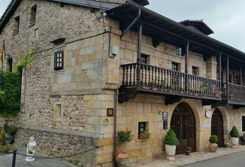 בית מלון כפרי Posada Real La Montañesa