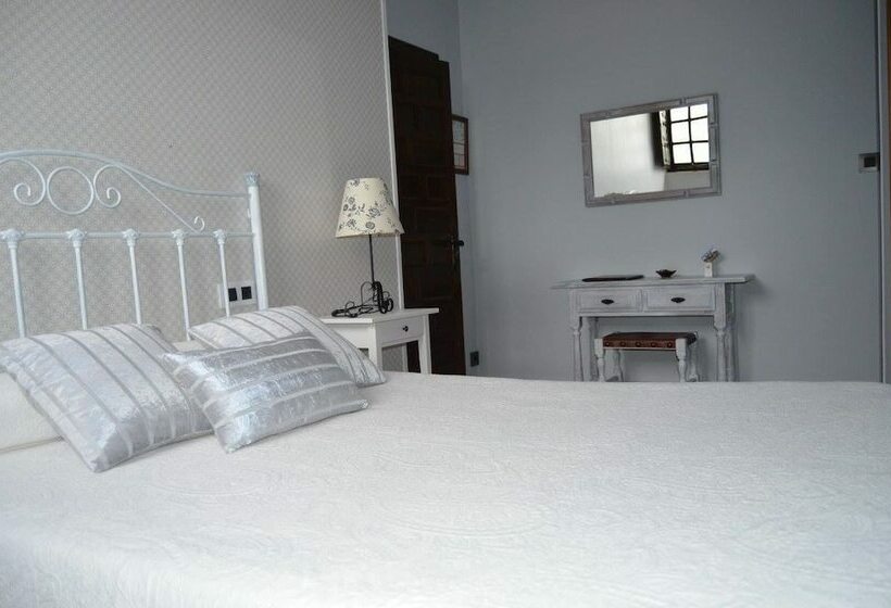 בית מלון כפרי Posada Real La Montañesa