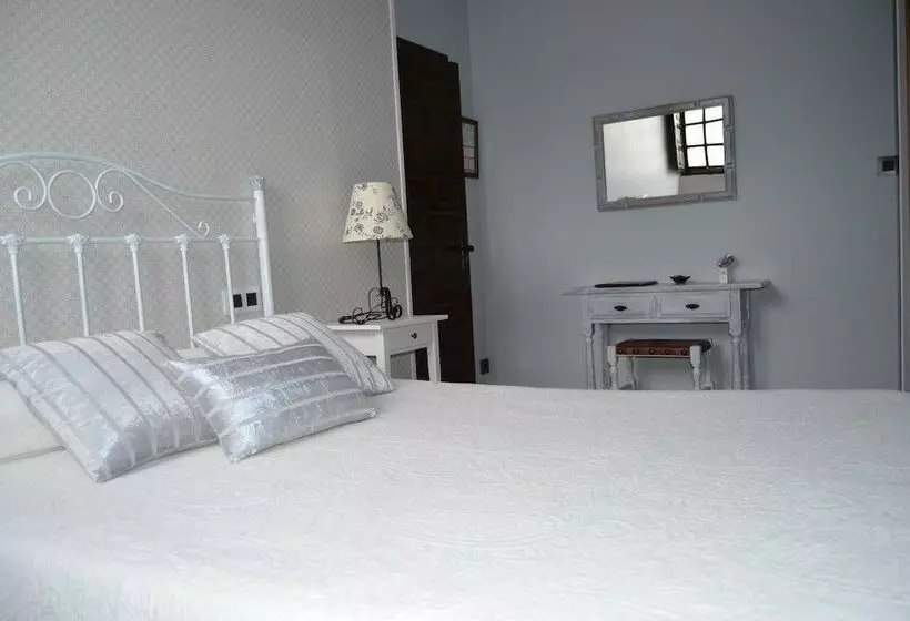 هتل Posada Real La Montañesa