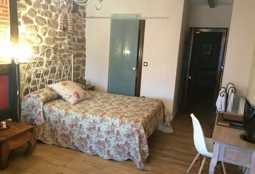 هتل Posada Real La Montañesa