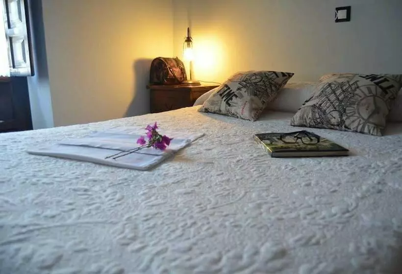 هتل Posada Real La Montañesa