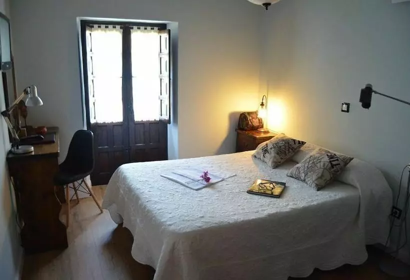 هتل Posada Real La Montañesa