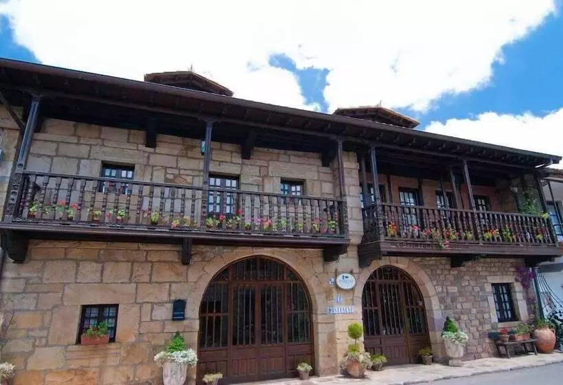 هتل Posada Real La Montañesa