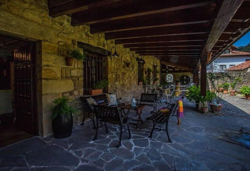 בית מלון כפרי Posada Real La Montañesa