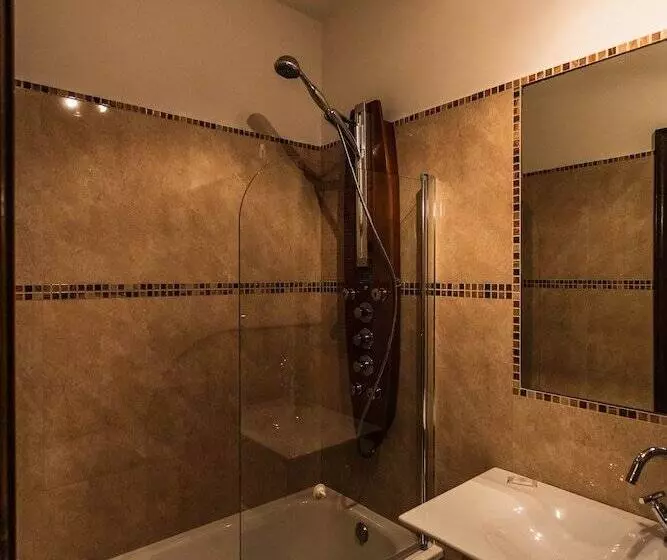 هتل Posada Real La Montañesa