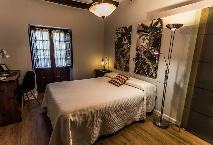 هتل Posada Real La Montañesa