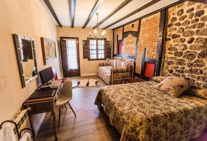 هتل Posada Real La Montañesa