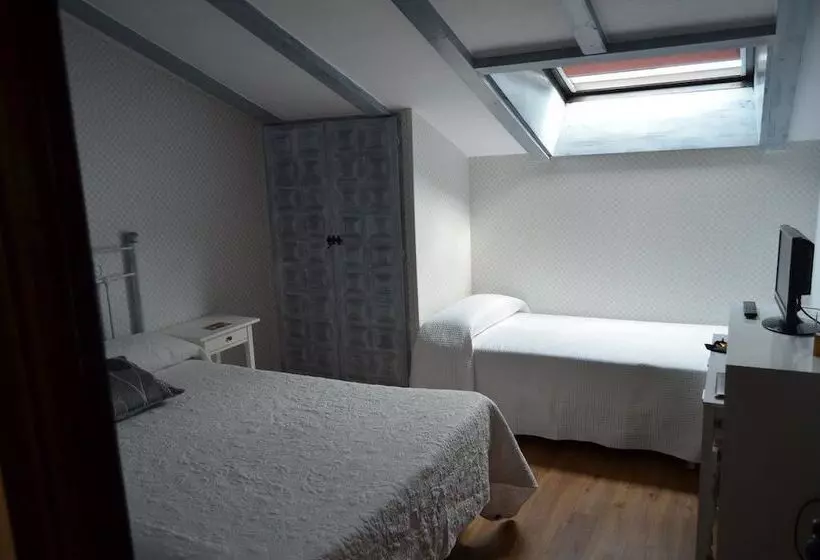 هتل Posada Real La Montañesa