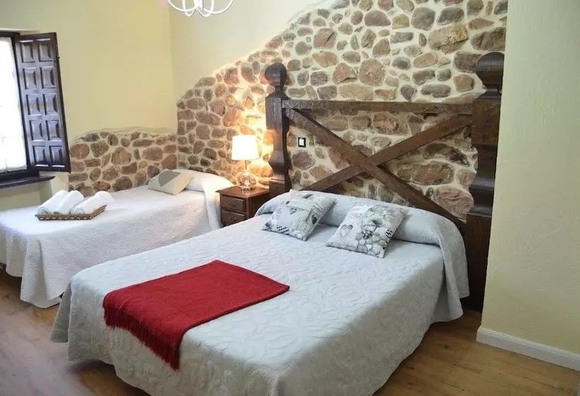 هتل Posada Real La Montañesa