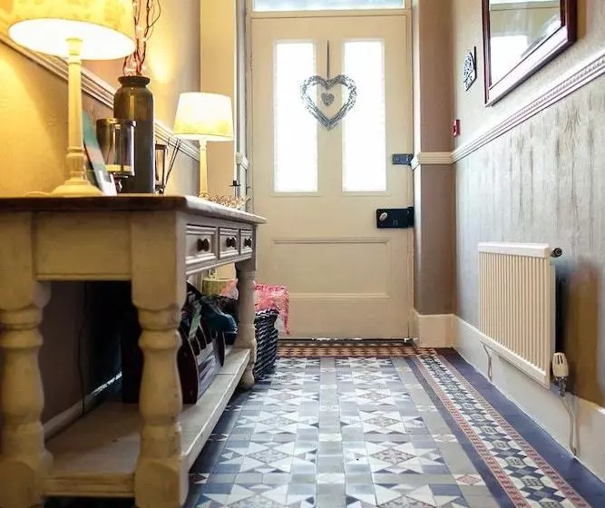 Отель The Knoll Country House