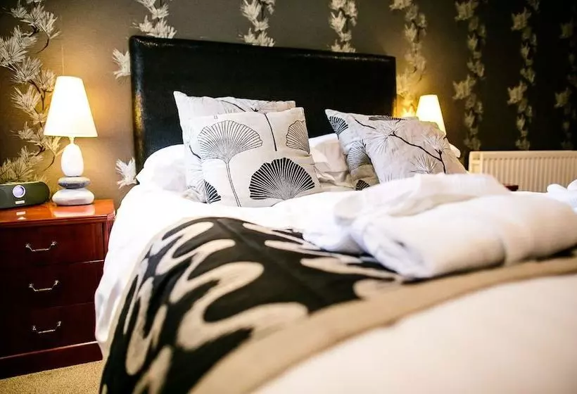 Отель The Knoll Country House