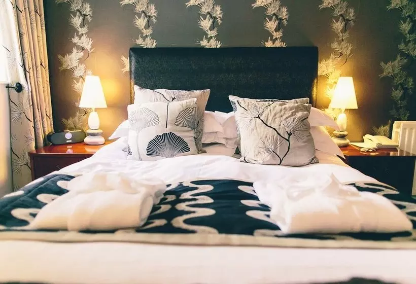 Отель The Knoll Country House