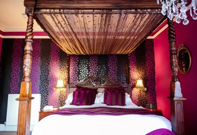 Отель The Knoll Country House