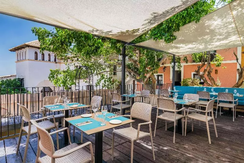 Occidental Pueblo Acantilado