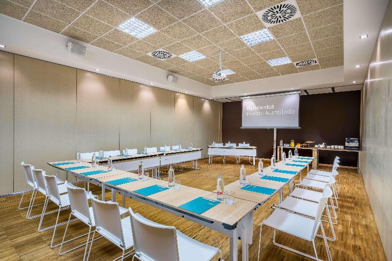 Occidental Pueblo Acantilado