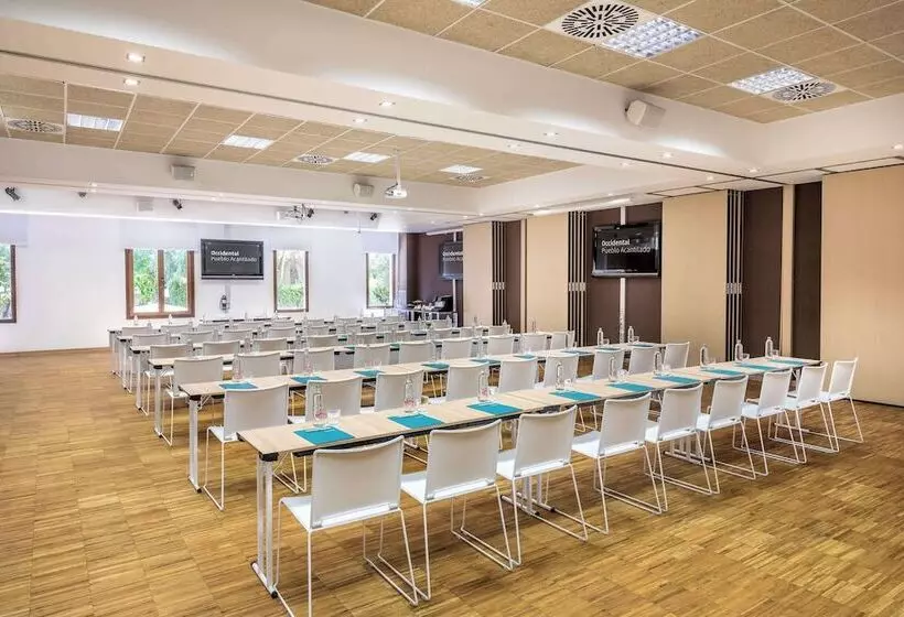 Occidental Pueblo Acantilado