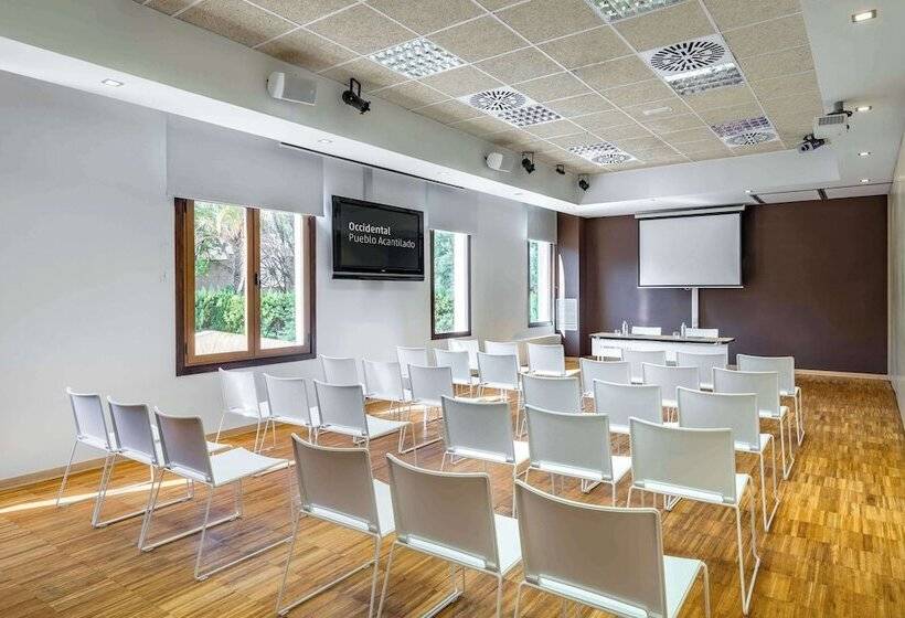 Occidental Pueblo Acantilado