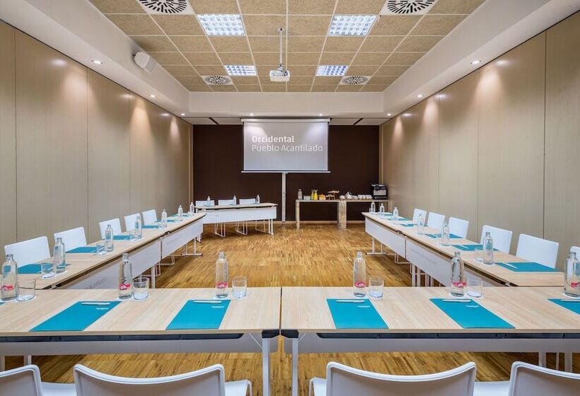 Occidental Pueblo Acantilado