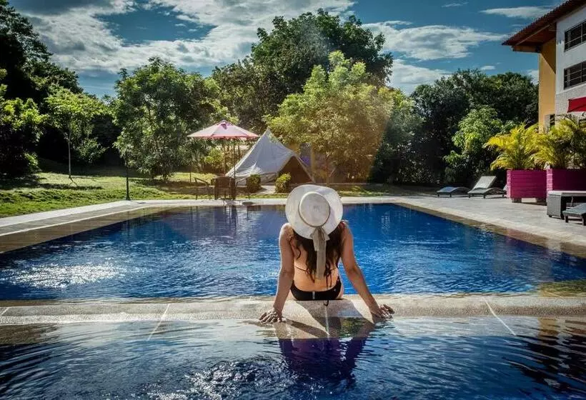 هتل Mangoo Glamping