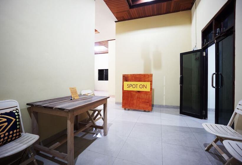 فندق Spot On 2530 Tiga Mas Inn