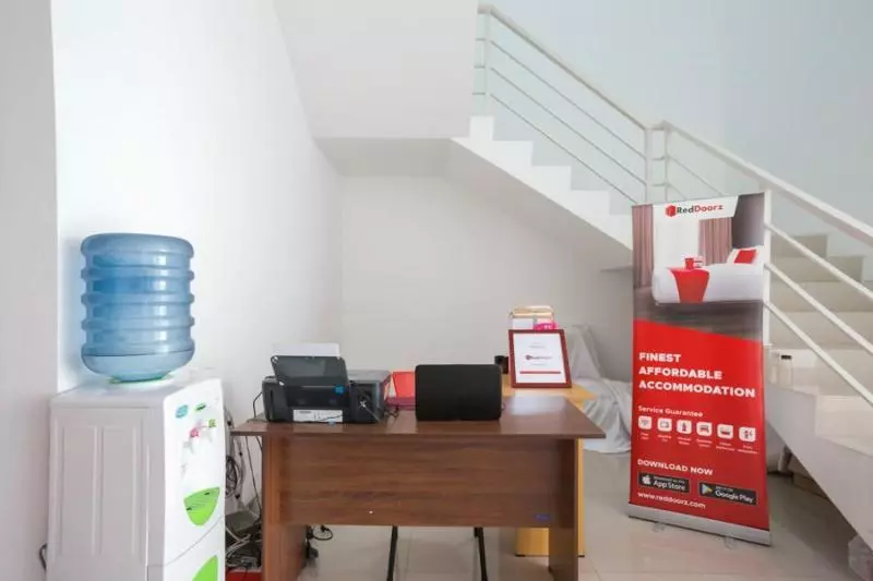 Retkeilymaja Reddoorz Syariah Near Lapangan Pancasila Simpang Lima