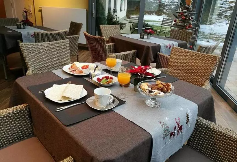 Aamiaismajoitus (B&B) Landgasthof Piroutz